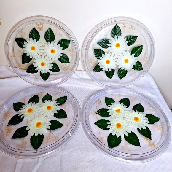 Vtg."Daisies at Your Service" Set of 4 floating daisies serving trays. - Picture 1 of 4
